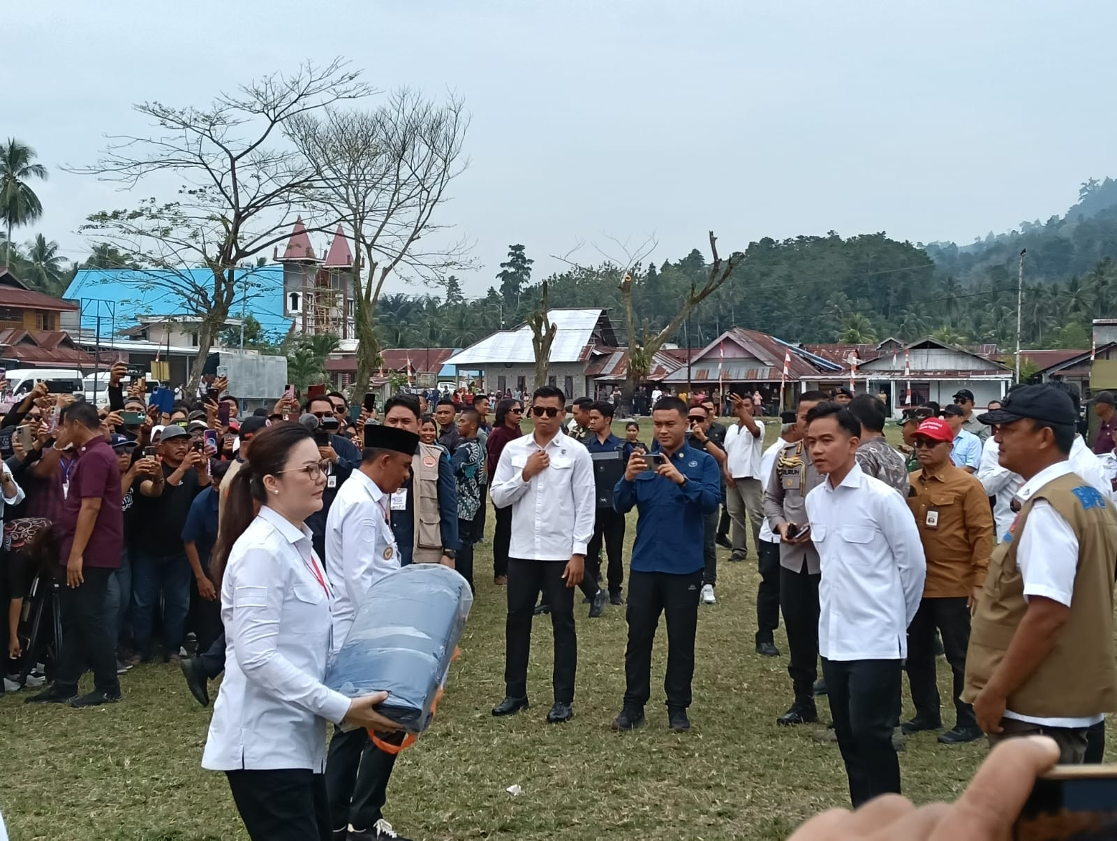 Wakil Presiden Gibran Tinjau Dampak Gempa di Kabupaten Poso