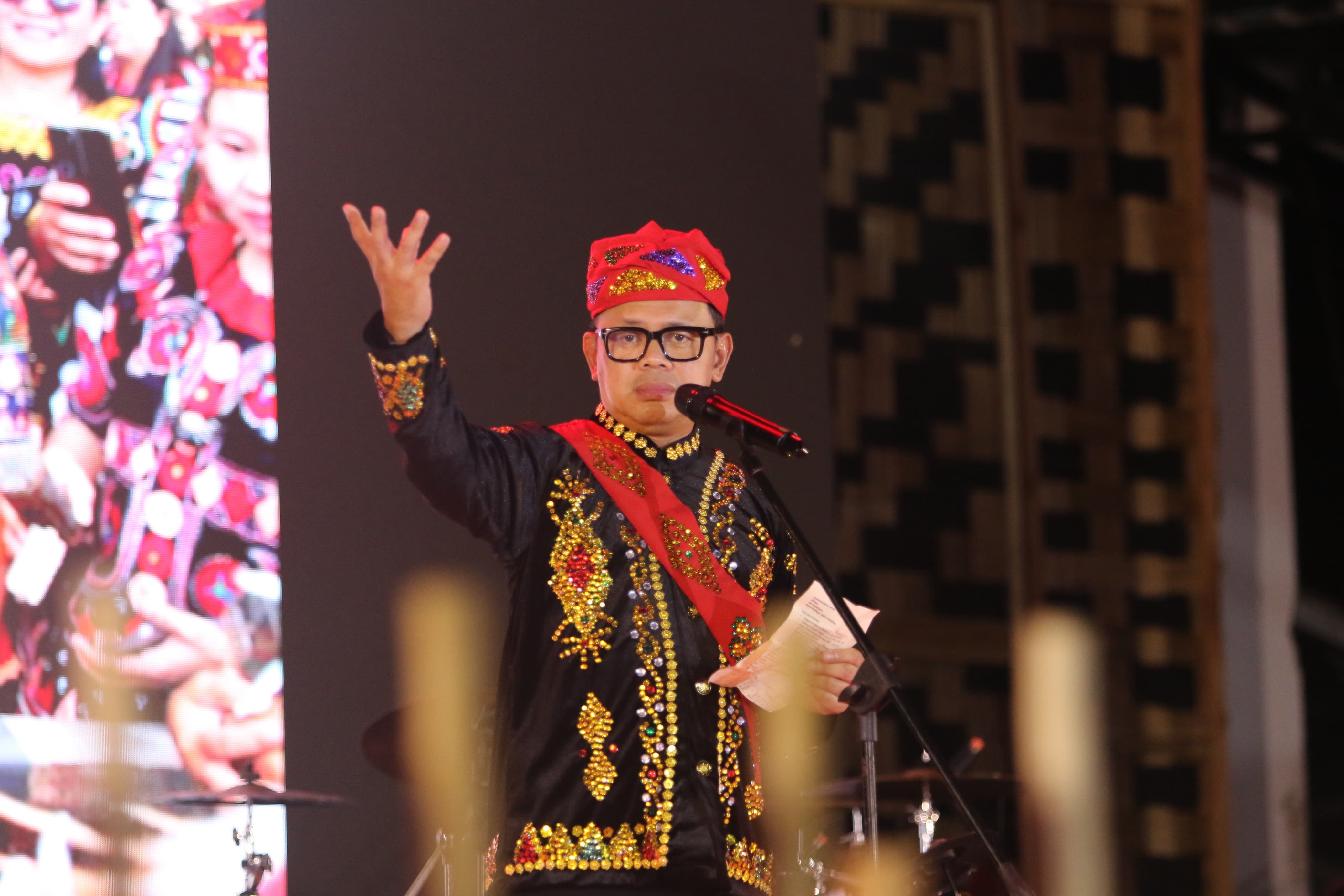 Wamendagri Bima Arya Resmi Buka Festival Danau Poso 2025, Kagumi Keindahan Alam dan Budaya Poso