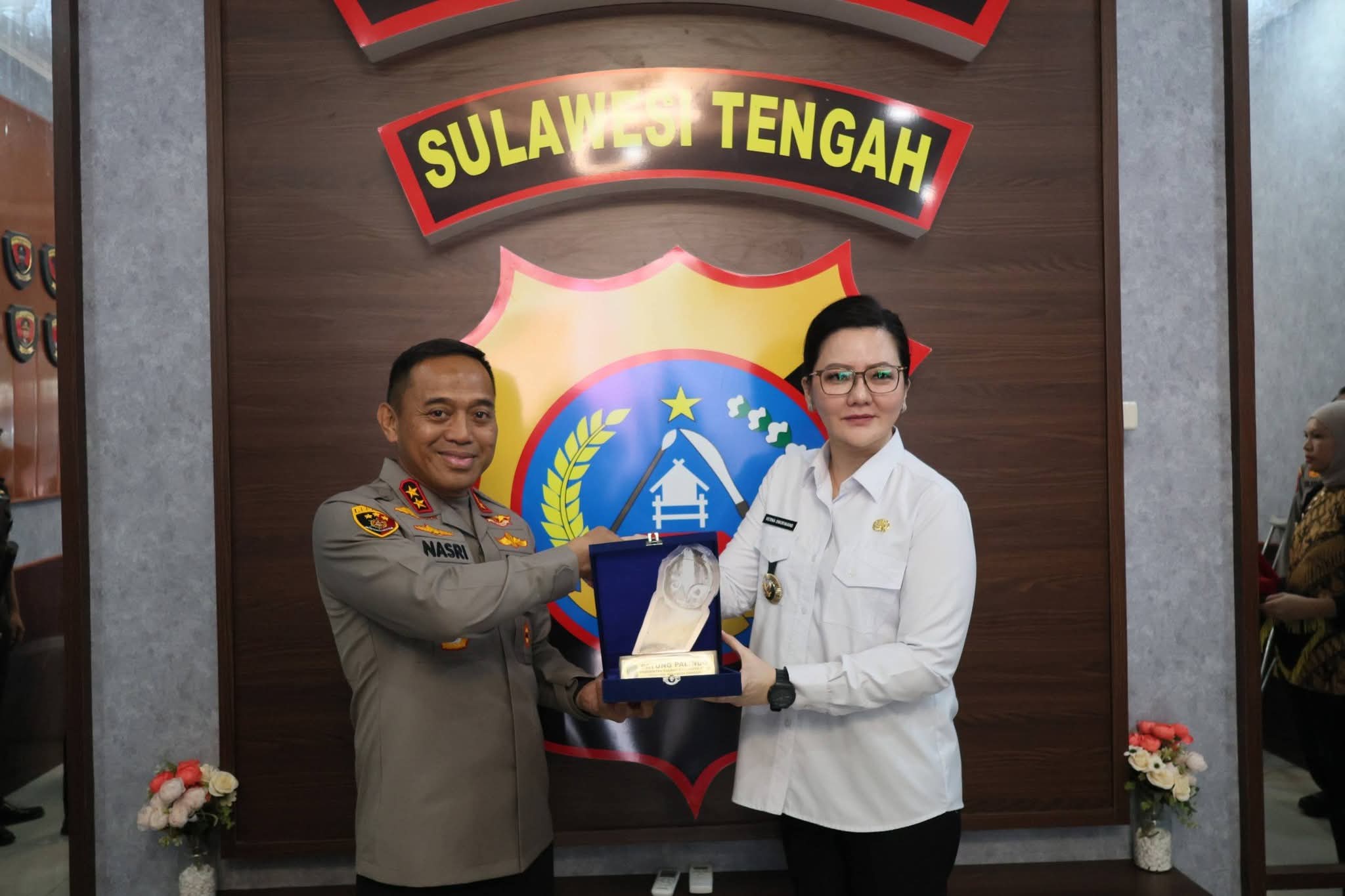 Kapolda Sulteng Kunjungi Poso, Perkuat Sinergi Keamanan dan Letakkan Batu Pertama Pembangunan Gedung Tahanan Polres  Poso, Kesbangpol Kabupaten Poso – Kepala Kepolisian Daerah (Kapolda) Sulawesi Tenga