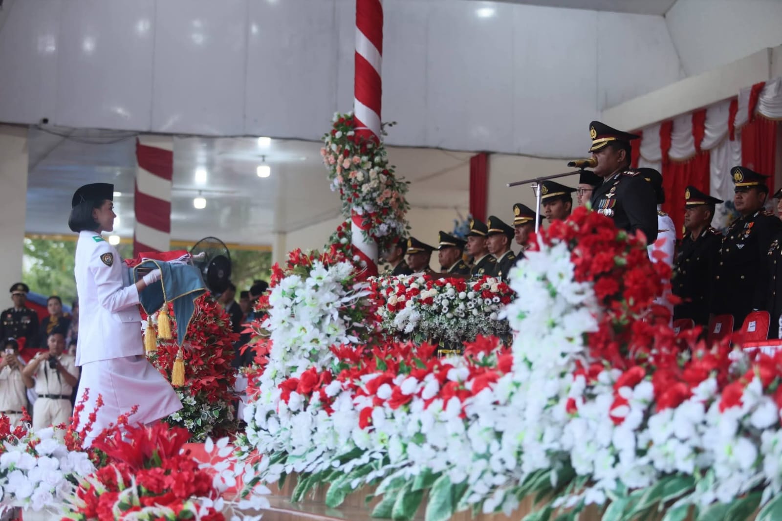 Upacara Penurunan Bendera HUT ke-81 RI di Kabupaten Poso Berlangsung Khidmat dan Penuh Semangat Nasionalisme